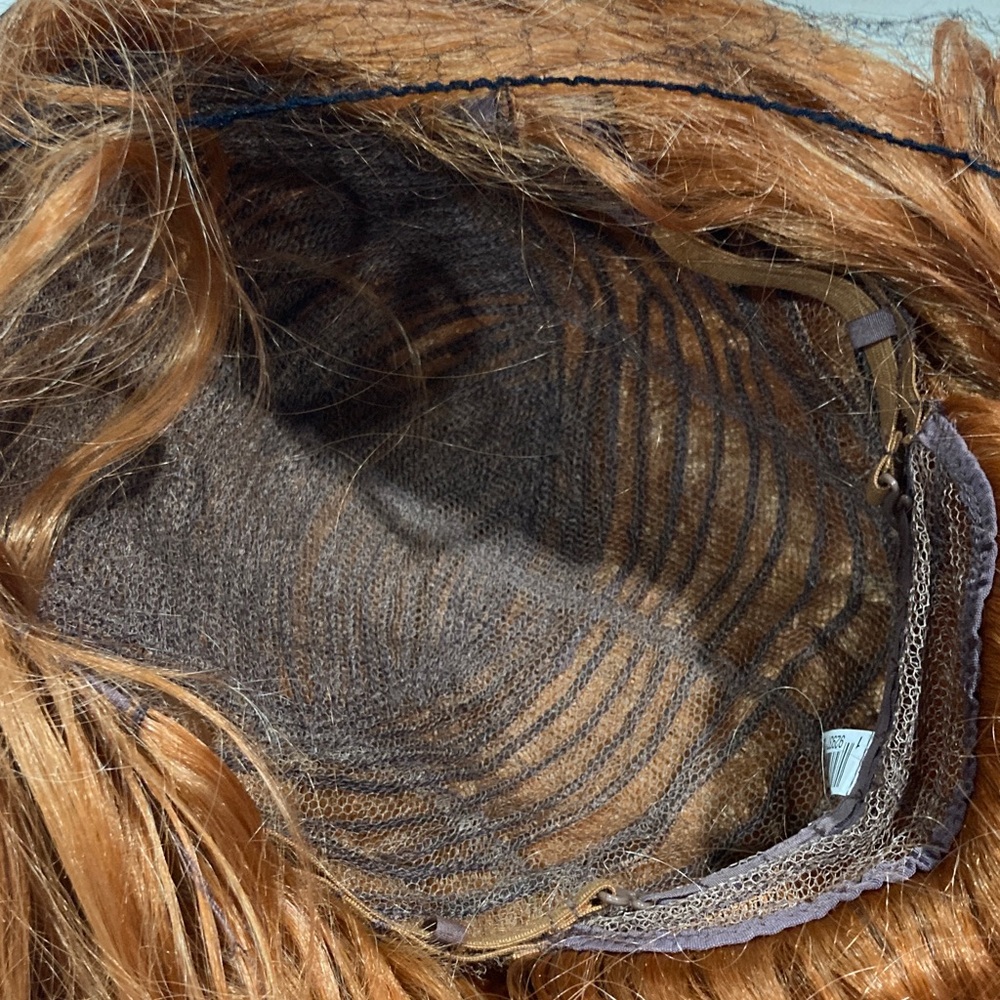 Red Wig - Picture 5 of 5